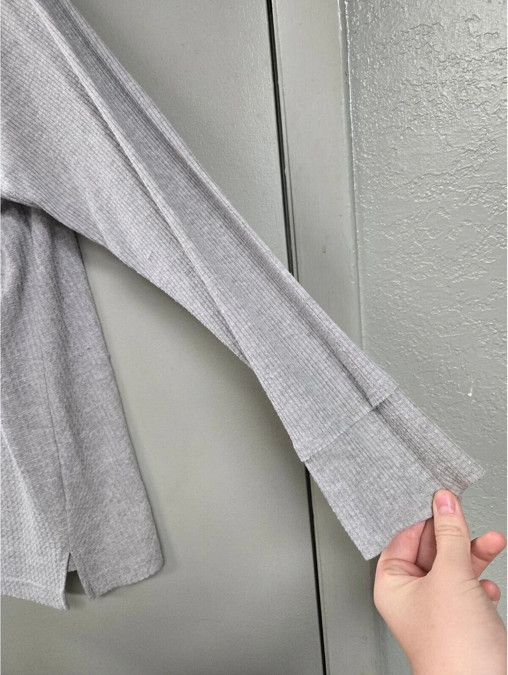 Chelsea & Theodore Women's XL Gray Long Sleeve V-Neck Thermal Shirt